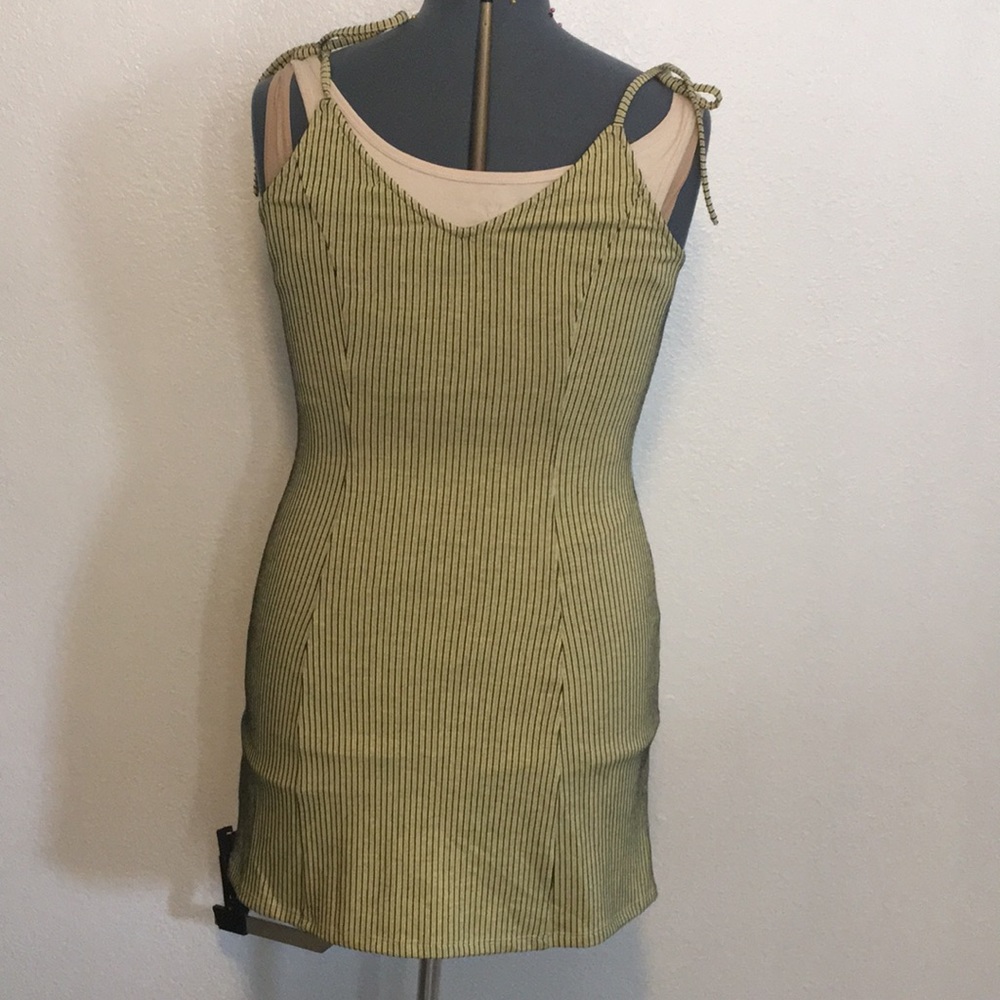 Dress - Picture 2 of 3